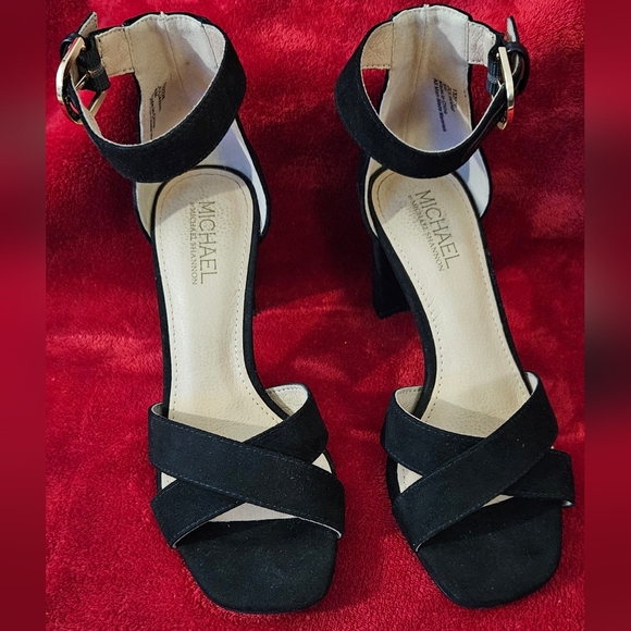 Michael Shannon Julianne Black Suede Crisscross Block Heel Sandals - Size 6M - Picture 2 of 7